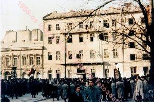 A Köztársaság téri pártház az ostrom után