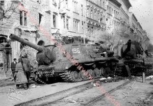 Az utcai harcok során kilőtt tankok