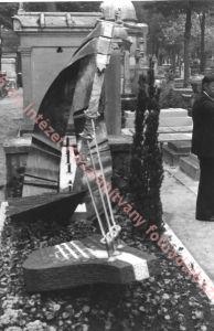Nagy Imre s mrtrtrsai jelkpes srja Prizsban a Pere Lachaise temetben